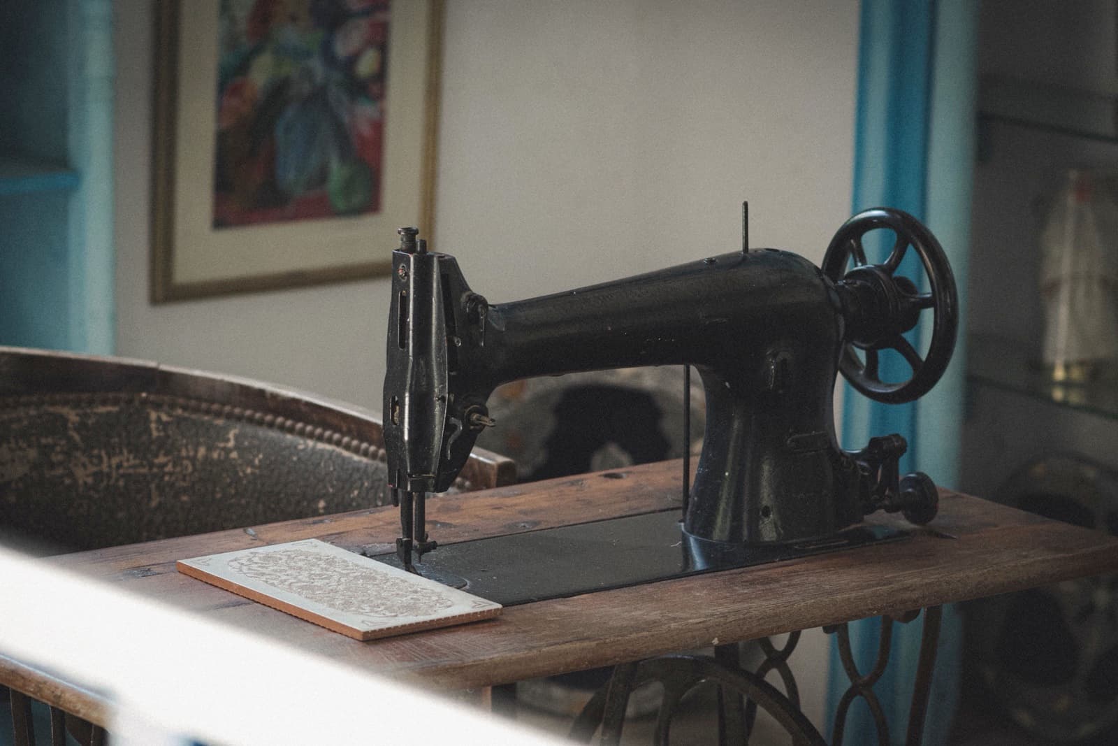 10 BRILLIANT WAYS OF REUSING OLD SEWING MACHINE